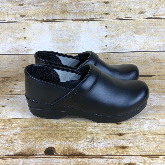 wide fit clogs